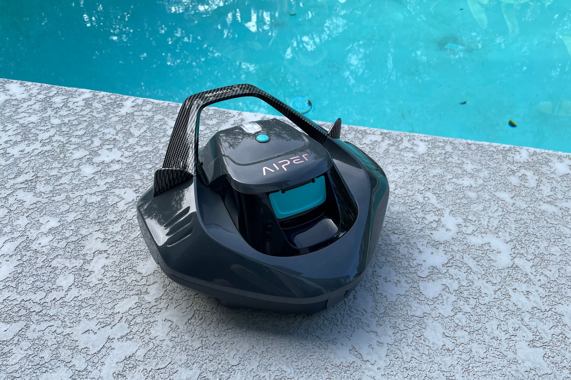 Aiper Seagull SE – Best robot pool cleaner for smaller pools