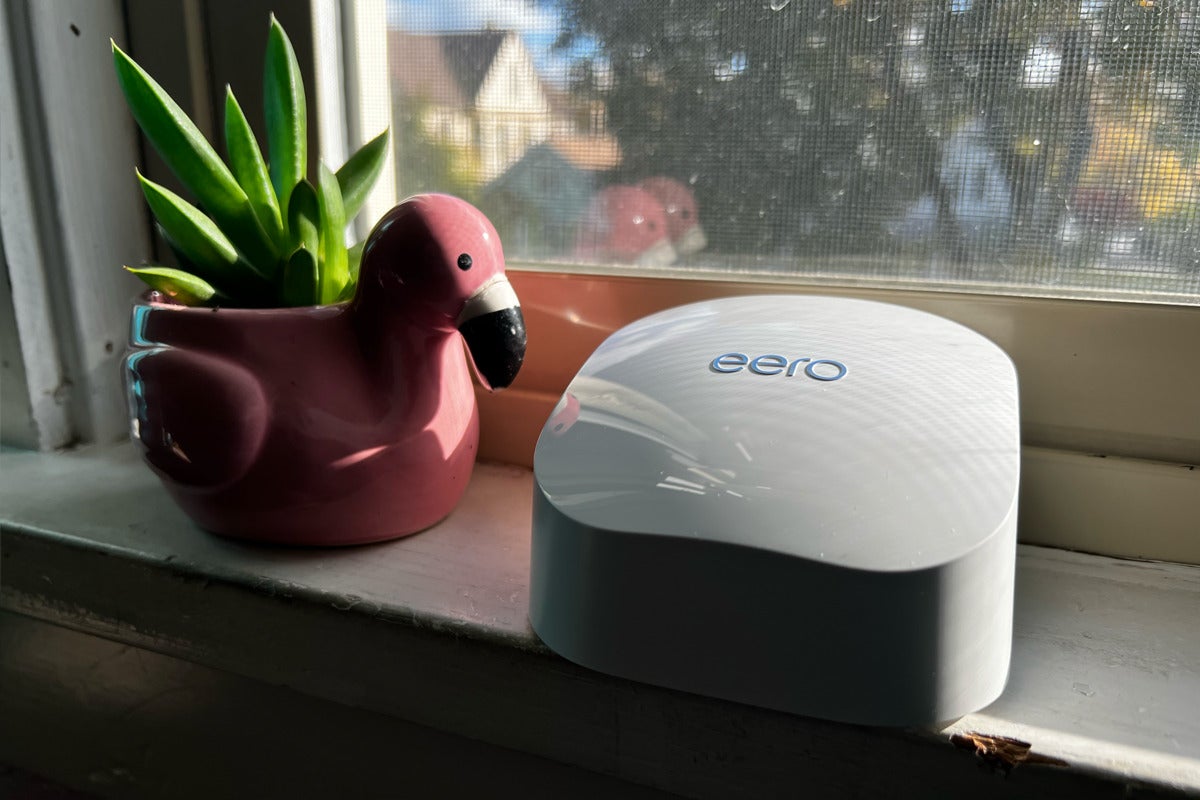 An Eero 6 mesh Wi-Fi node