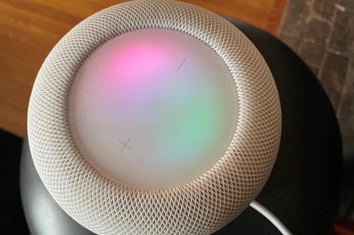 Apple HomePod responding to voice command