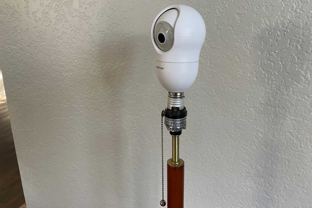 LaView L2 security camera on a lamp stand