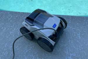 Polaris VRX iQ+ review: This outstanding pool cleaner trails a tail